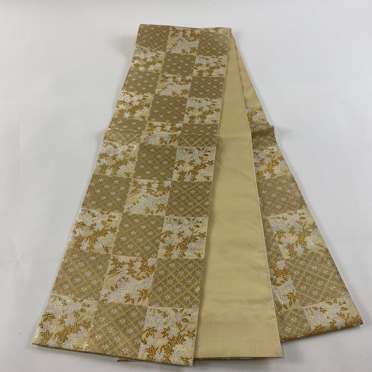 袋帯 美品 逸品 山口美術織物 落款あり 花菱雲錦文 桜 唐織 金糸 金色 六通 正絹 中古 袋帯 美品 逸品 山口美術織物 落款 花菱雲錦文 桜 唐織 金糸 金色 六通