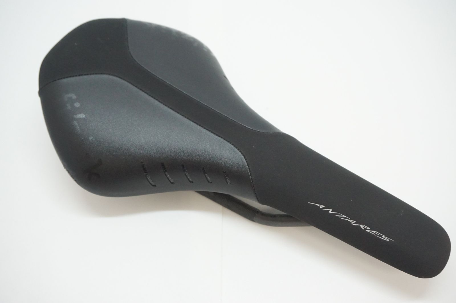 FIZIK フィジーク ANTARES R1 カーボンレール サドル | バイチャリ福岡店