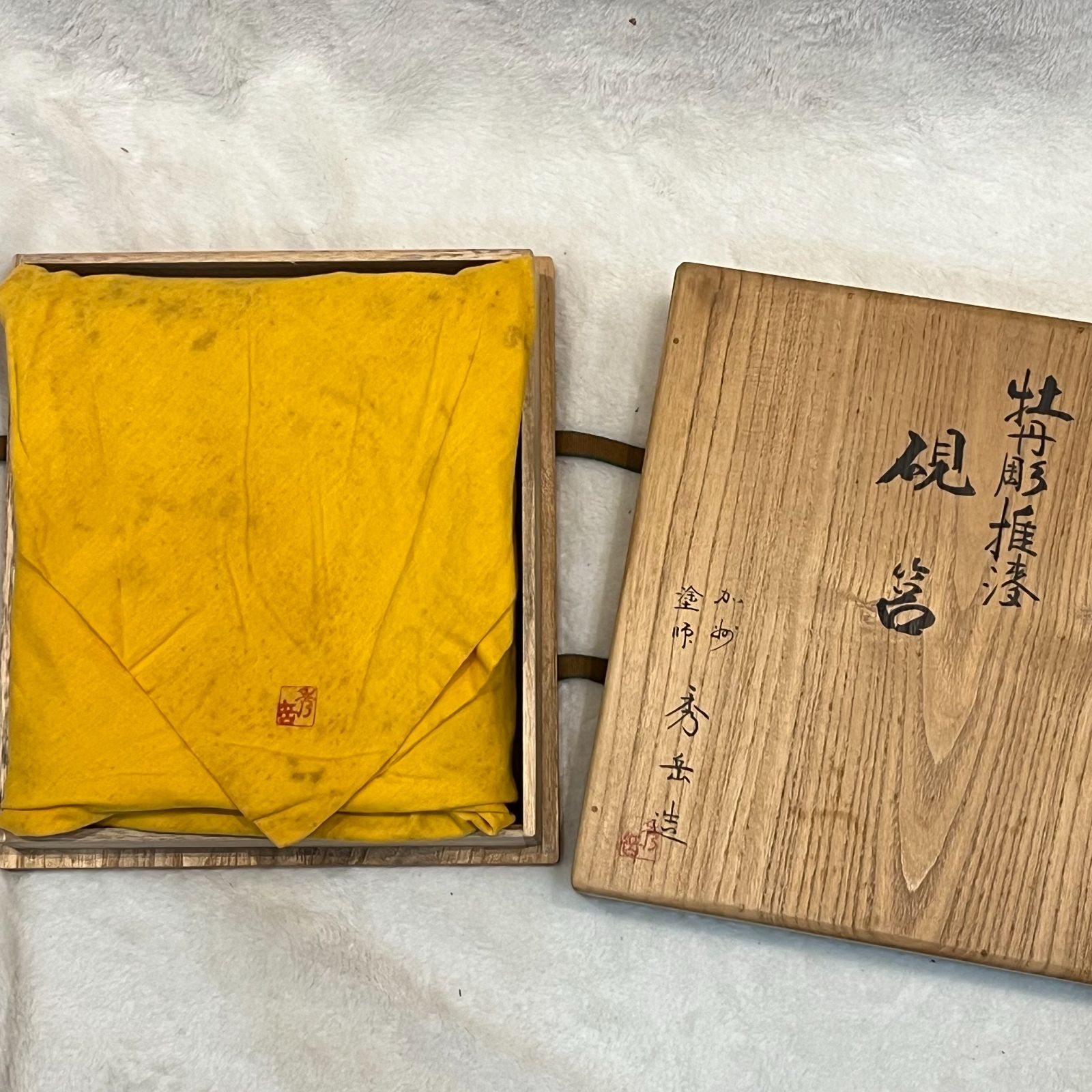 な硯と水滴付き