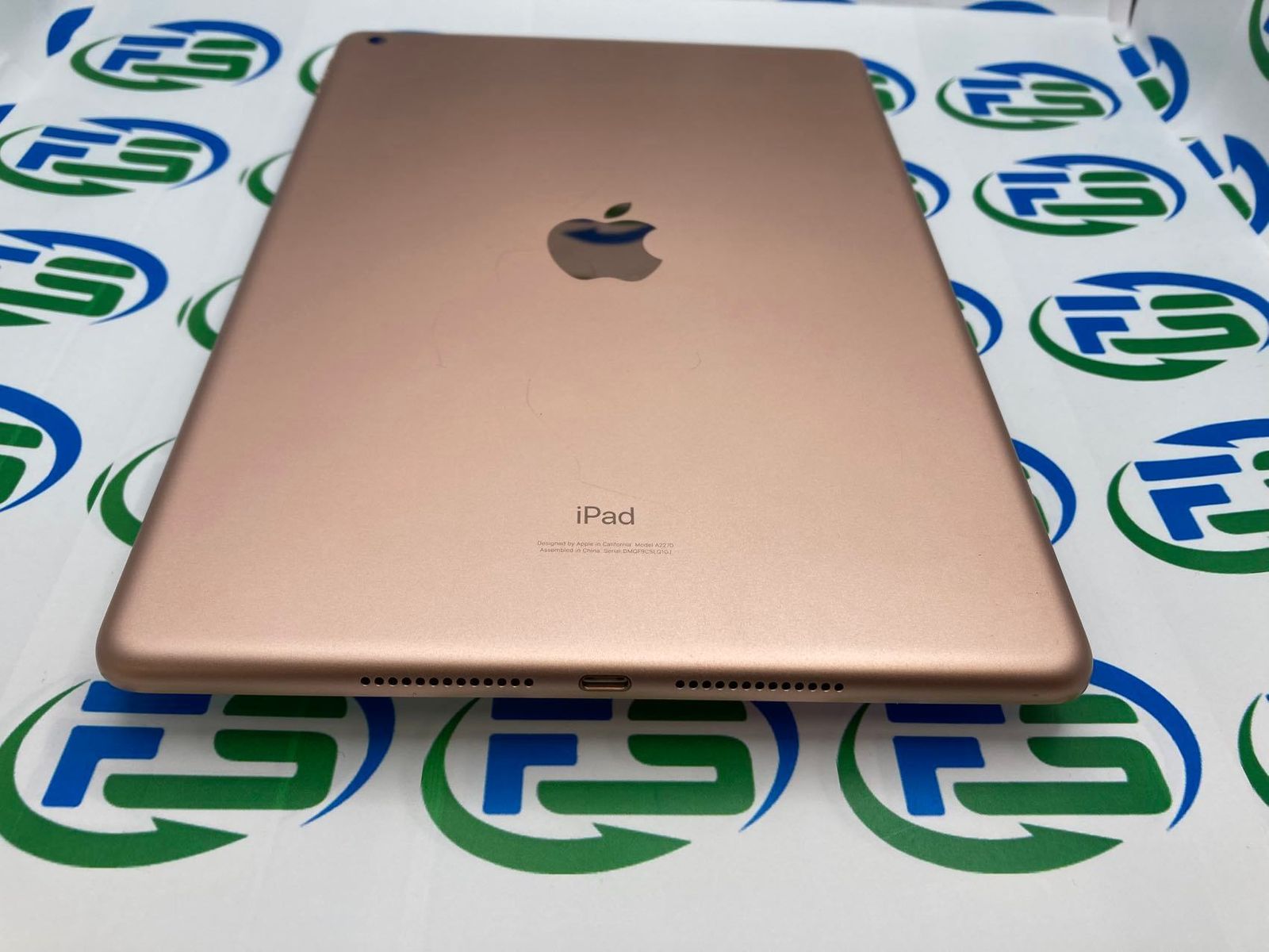 iPad 第8世代 Wi-Fi 128GB ゴールド MYLF2J/A ランクB 送料無料 中古品