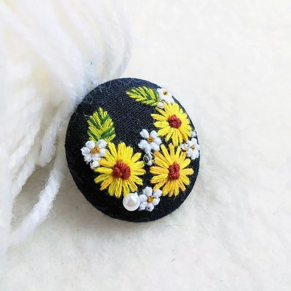 コスモスのパッチンピン フェルト ハンドメイド 刺繍 - ファッション/小物