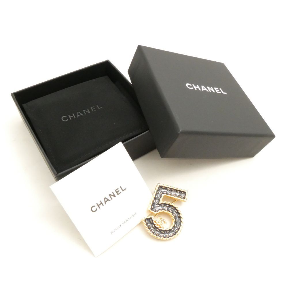 シャネルCHANELブローチ未使用 未使用 CHANEL シャネル ピン ブローチ 1点 No.5 ココマーク