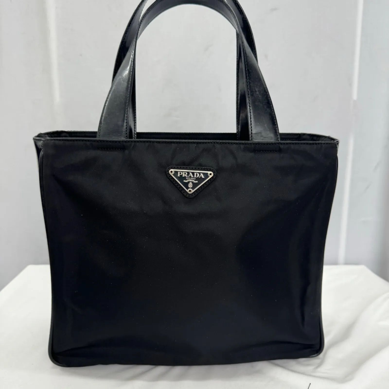 PRADA プラダスクエアナイロンハンドバッグ三角プレート