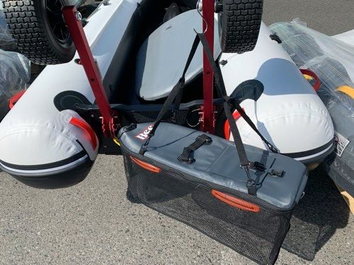 BEE80スカリ 舟形で波を切る