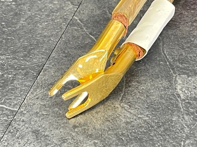 スピーカーケーブル