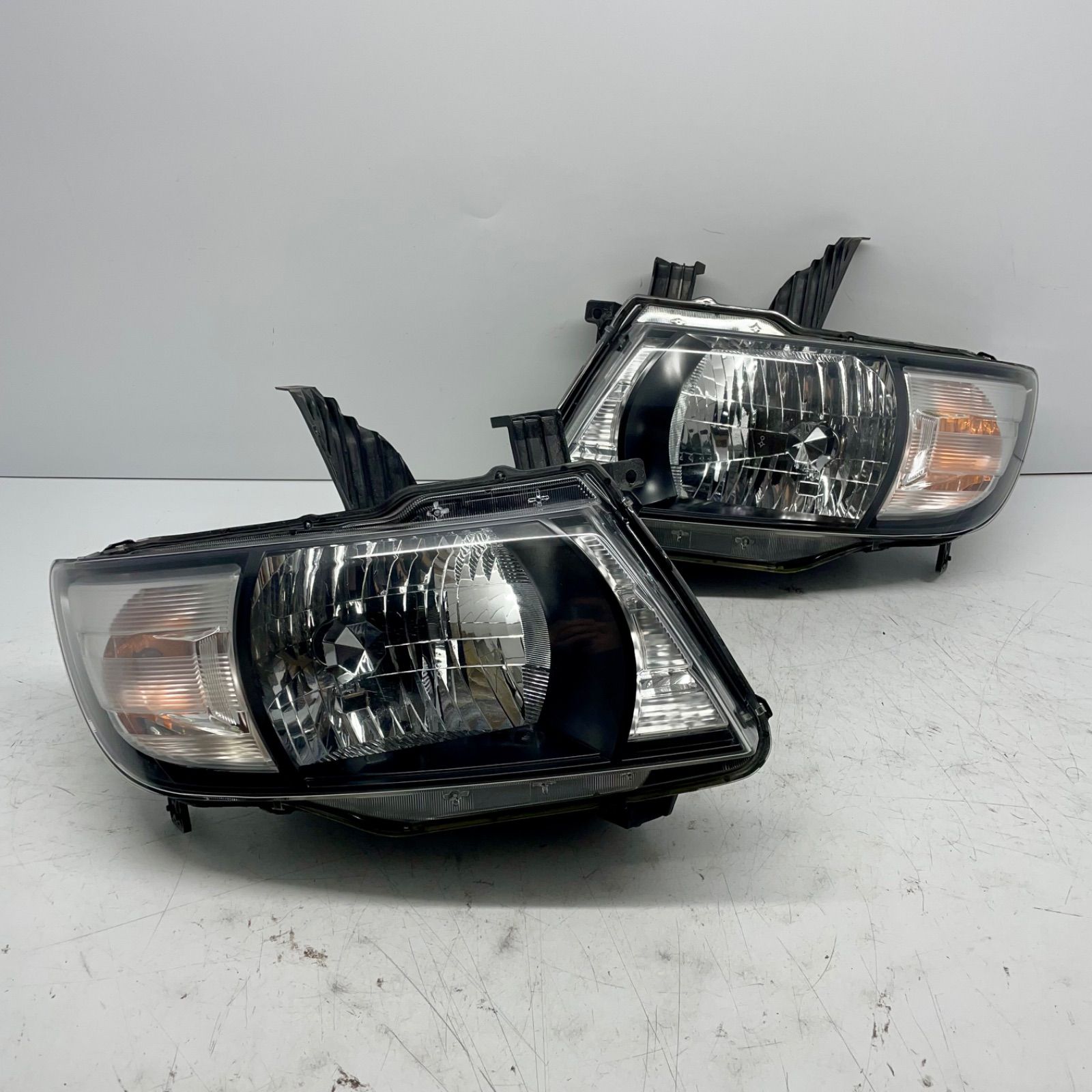 美品 モビリオ スパイク GK1 GK2 後期　ヘッドライト　左右 モビリオスパイク GK1/GK2 後期 左右ヘッドランプ ヘッドライト GK1