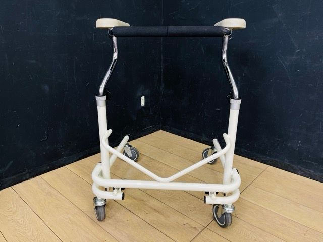 歩行車 4輪