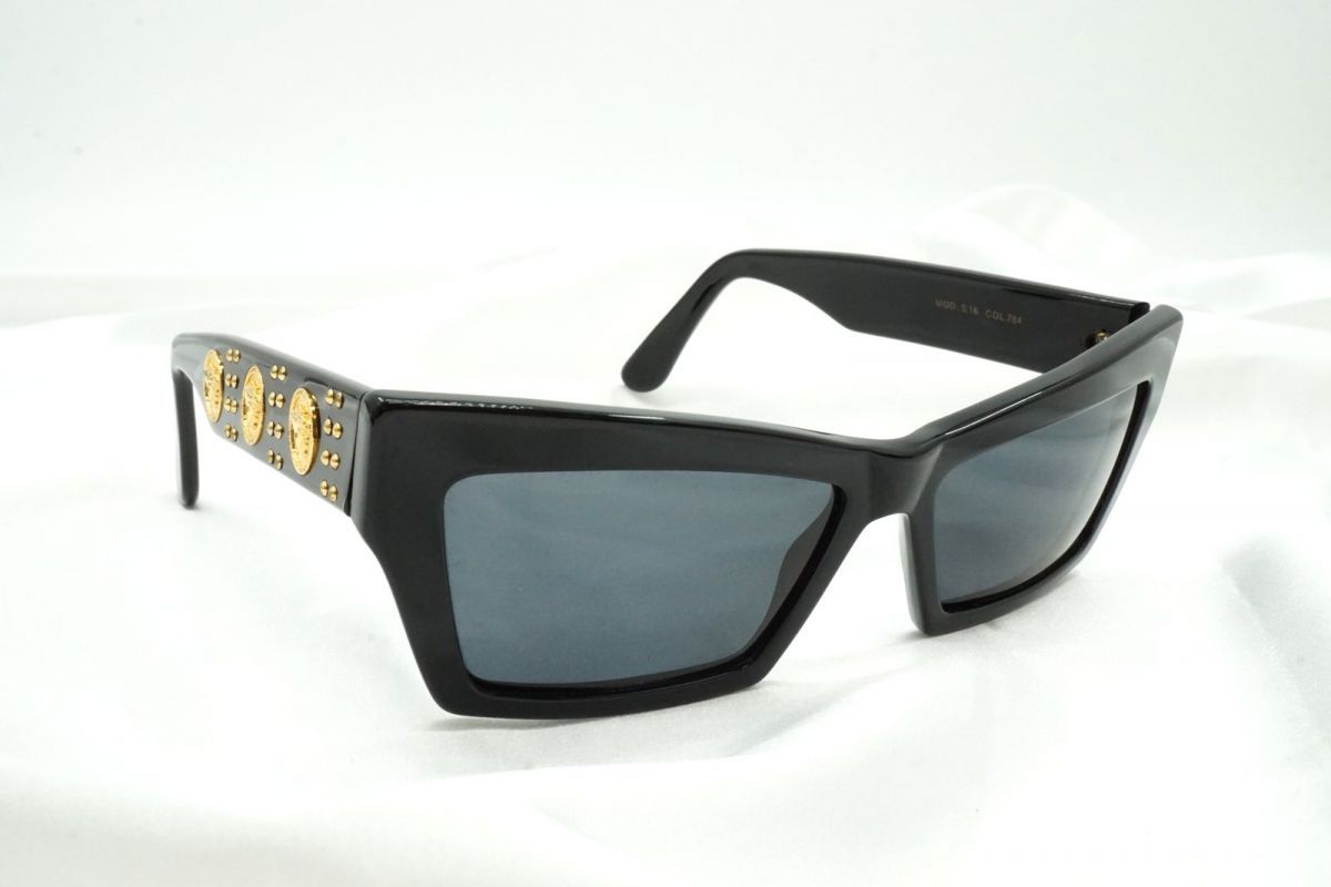 ジャンニ ヴェルサーチェ ヴィンテージ サングラス アイウェア メデューサモチーフ S.16 キャットアイ 黒 ブラック GIANNI VERSACE 3970k