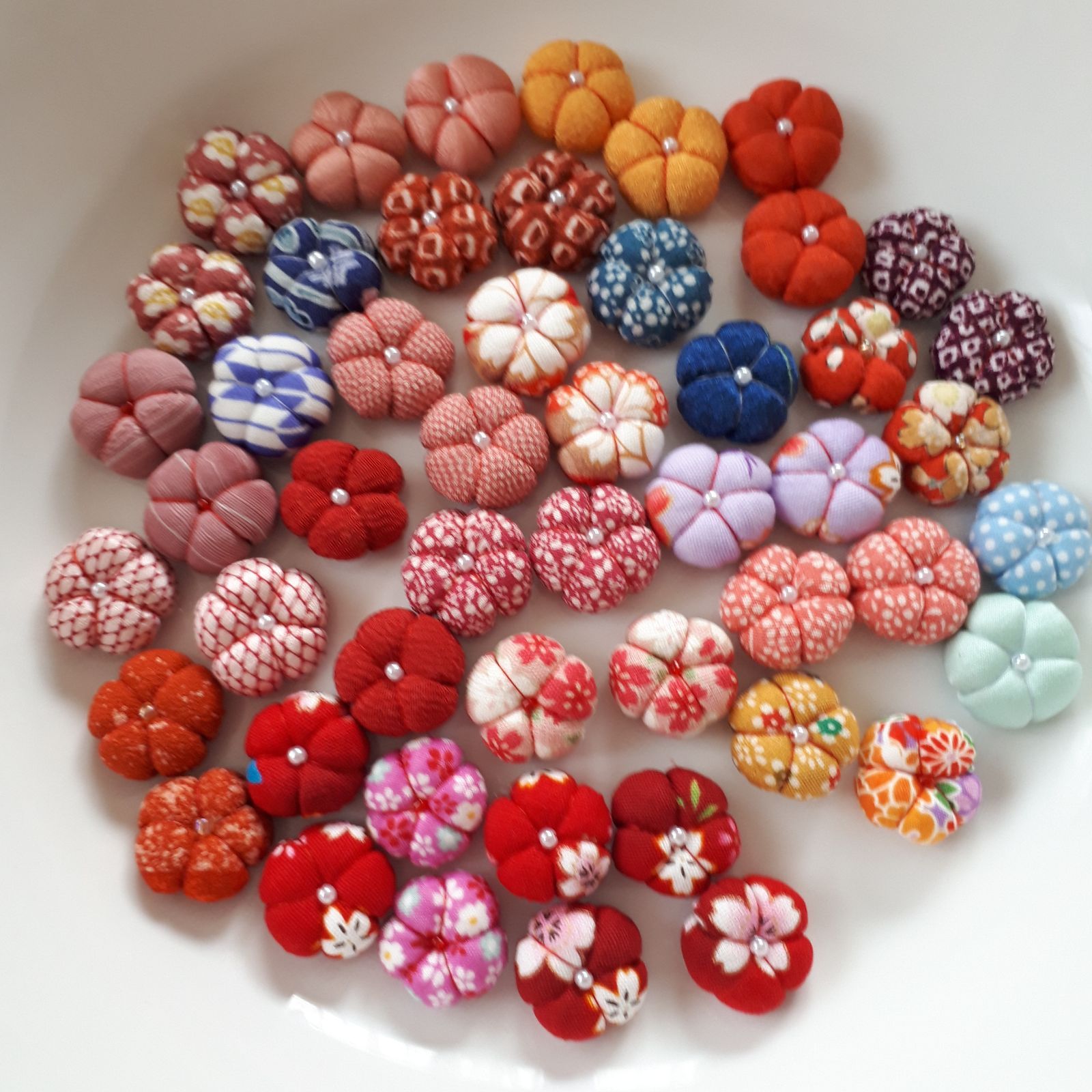 ちりめん細工 椿袋の吊るし飾り ハンドメイド
