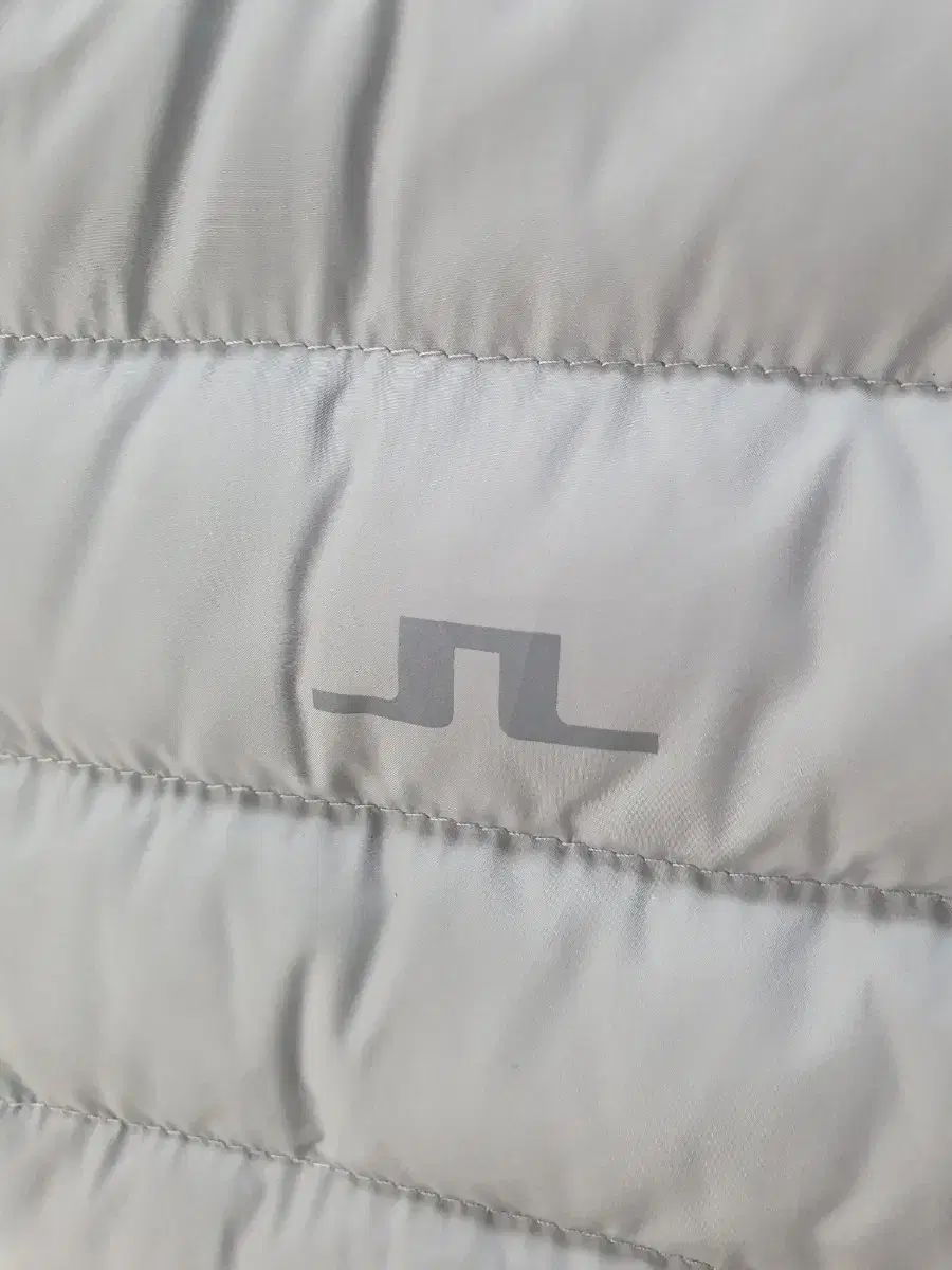 ハイブリッドダウンベスト