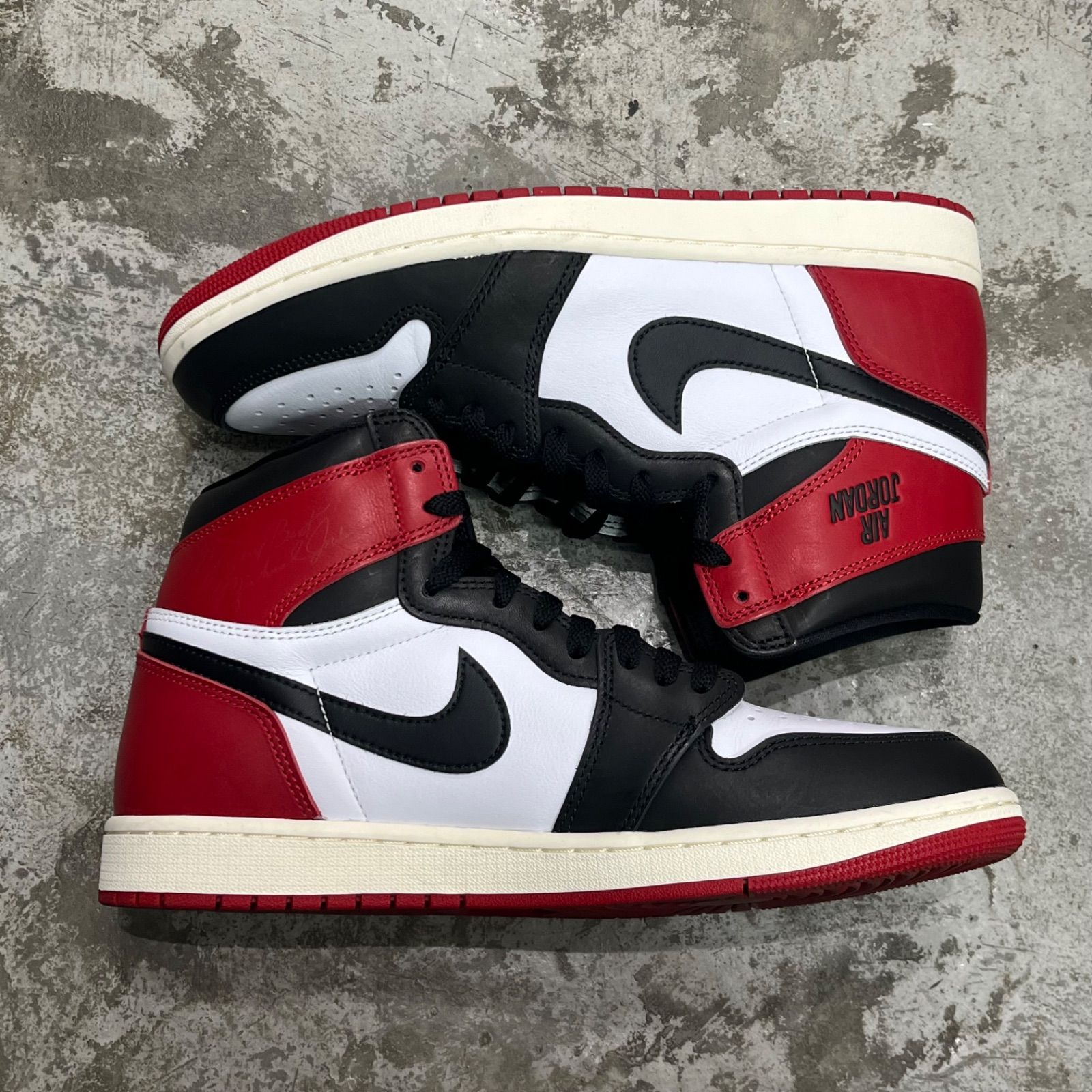 NIKE Air Jordan 1 Retro High OG Black Toe Reimagined つま黒