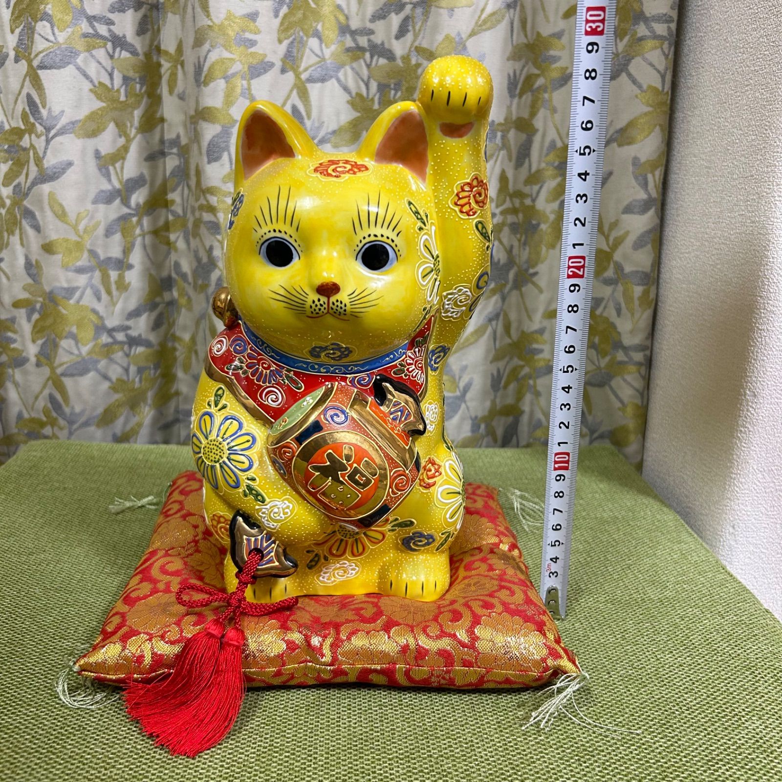 九谷焼 招猫 9号 小槌持招猫 黄盛 布団付 縁起置物 招き猫 福徳招来 まねきねこ