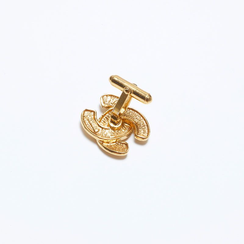 CHANEL  シャネル ココマークマトラッセ カフスボタン  新品 CHANEL シャネル カフス 1980sマトラッセ カフスボタン ココ