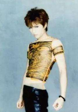 k.t　Gacktさん　着用　同型同色　2017年武道館　GENE 来年ソロデビュー25周年を迎えるGACKTがディーラー姿となった