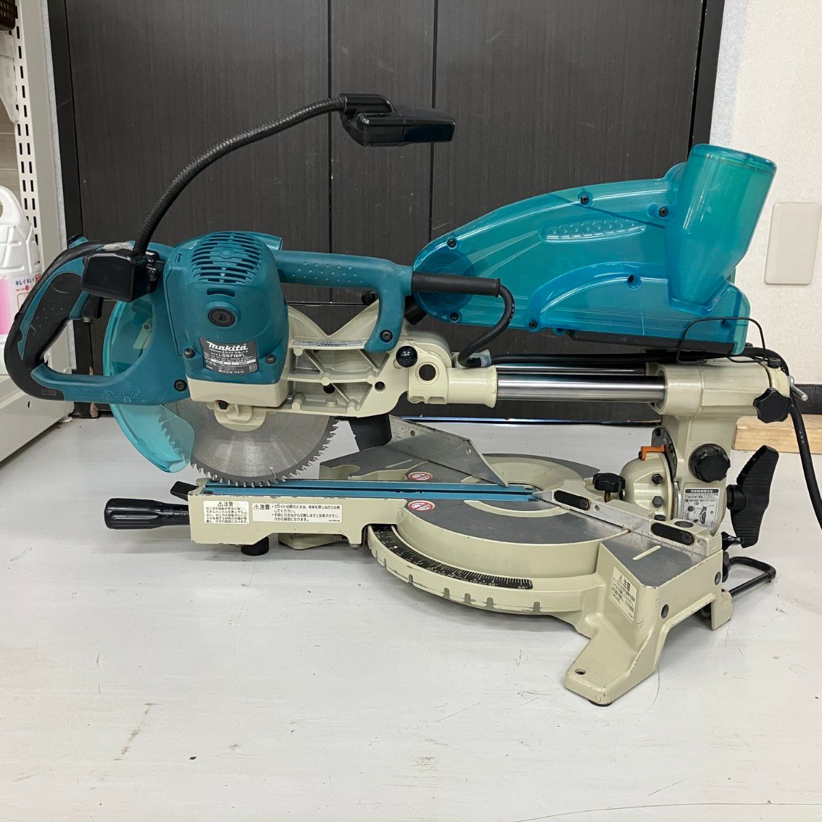 ЗЗMAKITA マキタ 100v 190mm スライド丸のこ ダストケース付 LS0716FL ブルー