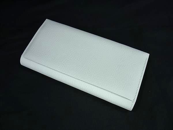 BURBERRY バーバリー レザー 二つ折り 長財布 ウォレット 札入れ 小銭入れ カード入れ レディース ホワイト系 FU2107