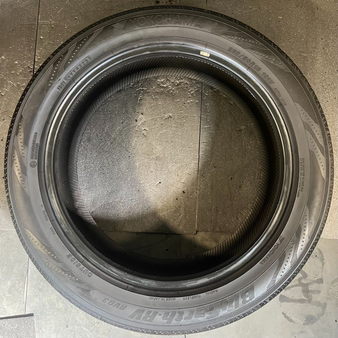 ヨコハマ ブルーアース rv-03．235/50R18.23年製．9~9.5分山 Amazon | ヨコハマ(YOKOHAMA) 235/50R18 BluEarth RV03 1本 | 幌