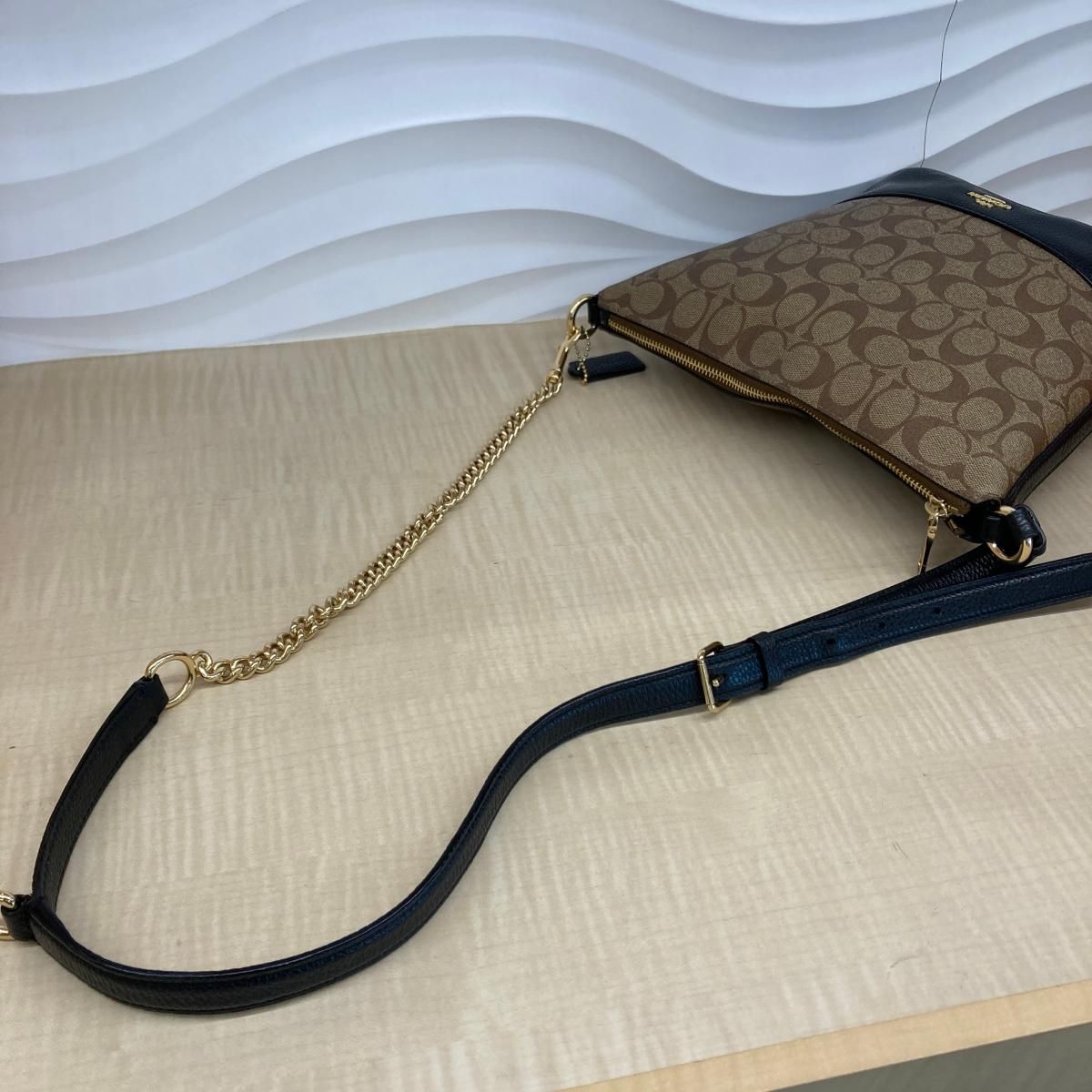 中古】 COACH （コーチ） ｼｸﾞﾈﾁｬｰ ｽﾓｰﾙﾊﾟｸｽﾄﾝﾀﾞｯﾌﾙ ｼｮﾙﾀﾞｰﾊﾞｯｸﾞ 
