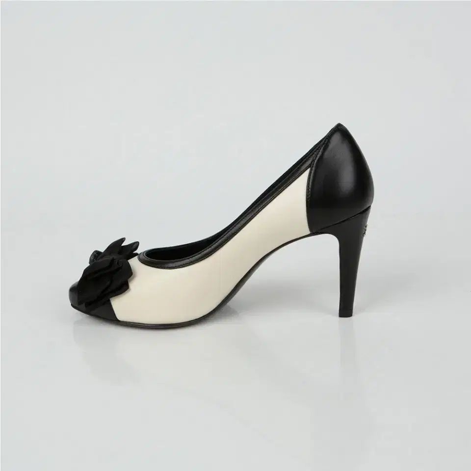 シャネル リボン パンプス 38.5/24.5cm CHANEL(シャネル) リボン パンプス （ 35 5 サイズ - メルカリ