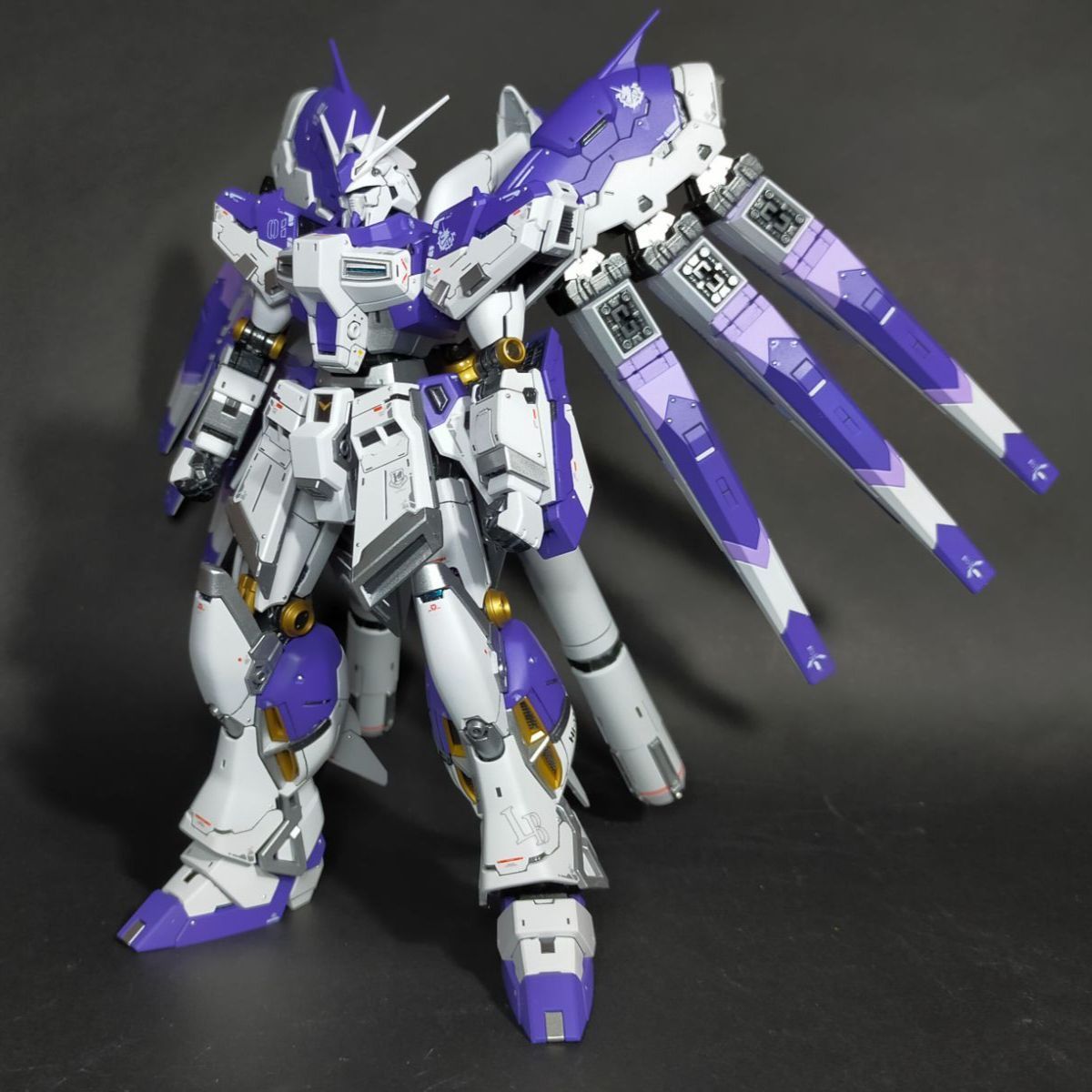 RG 1/144 Hi-ν ガンダム 完成品 塗装済み 完成品 ガンプラ
