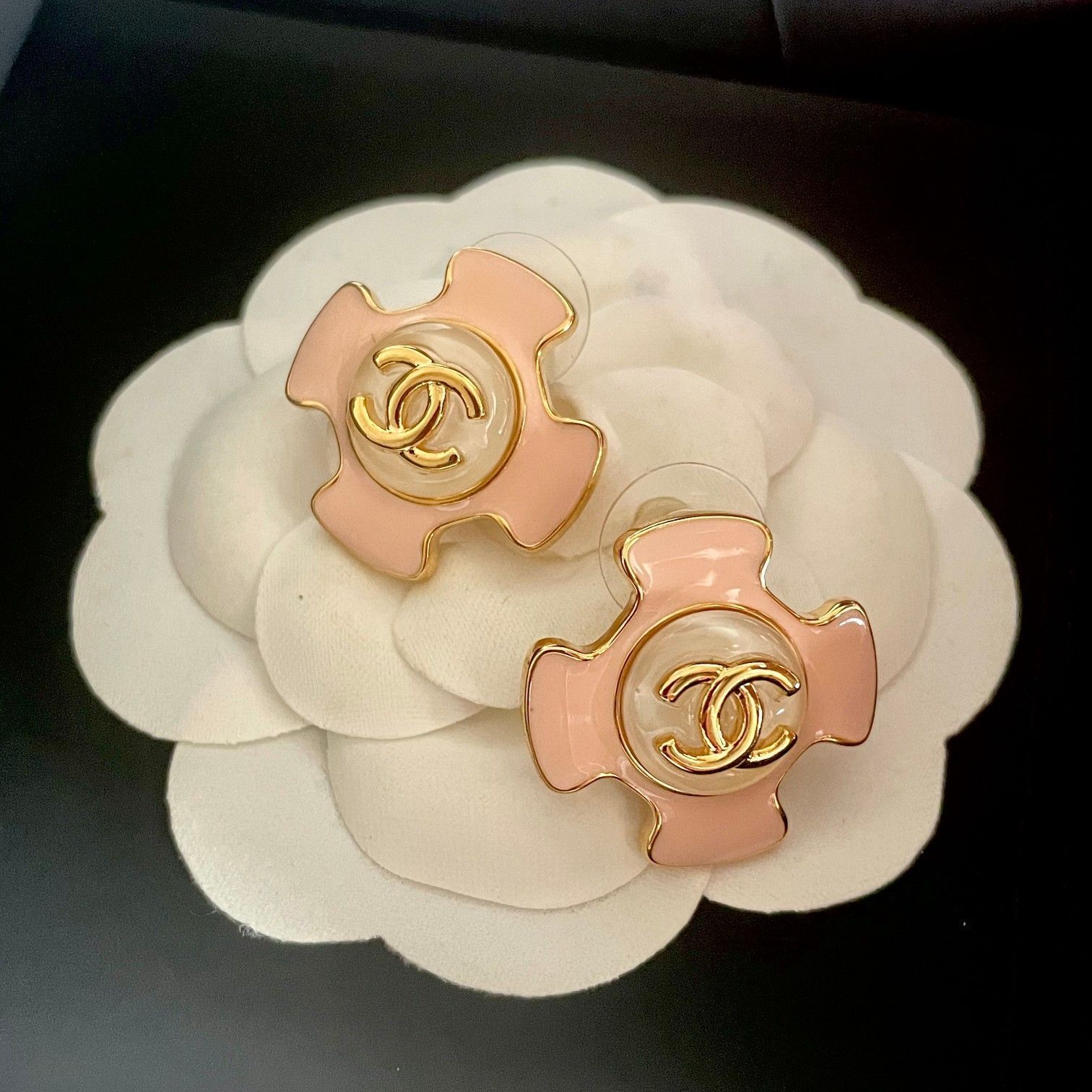 今日特価】Chanel ヴィンテージ ダブル C ピアス 送料無料！在庫