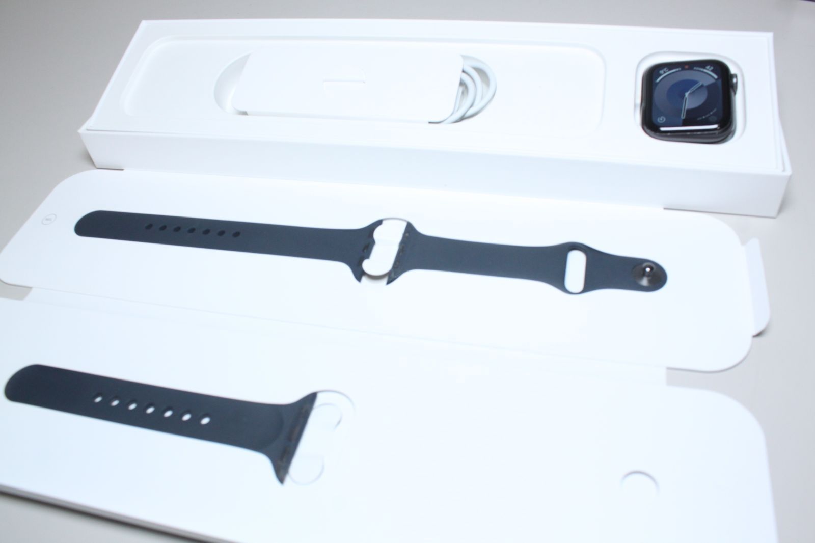Apple Watch SE（第1世代）GPS/40mm/A2351〈MKQ13J/A〉⑤