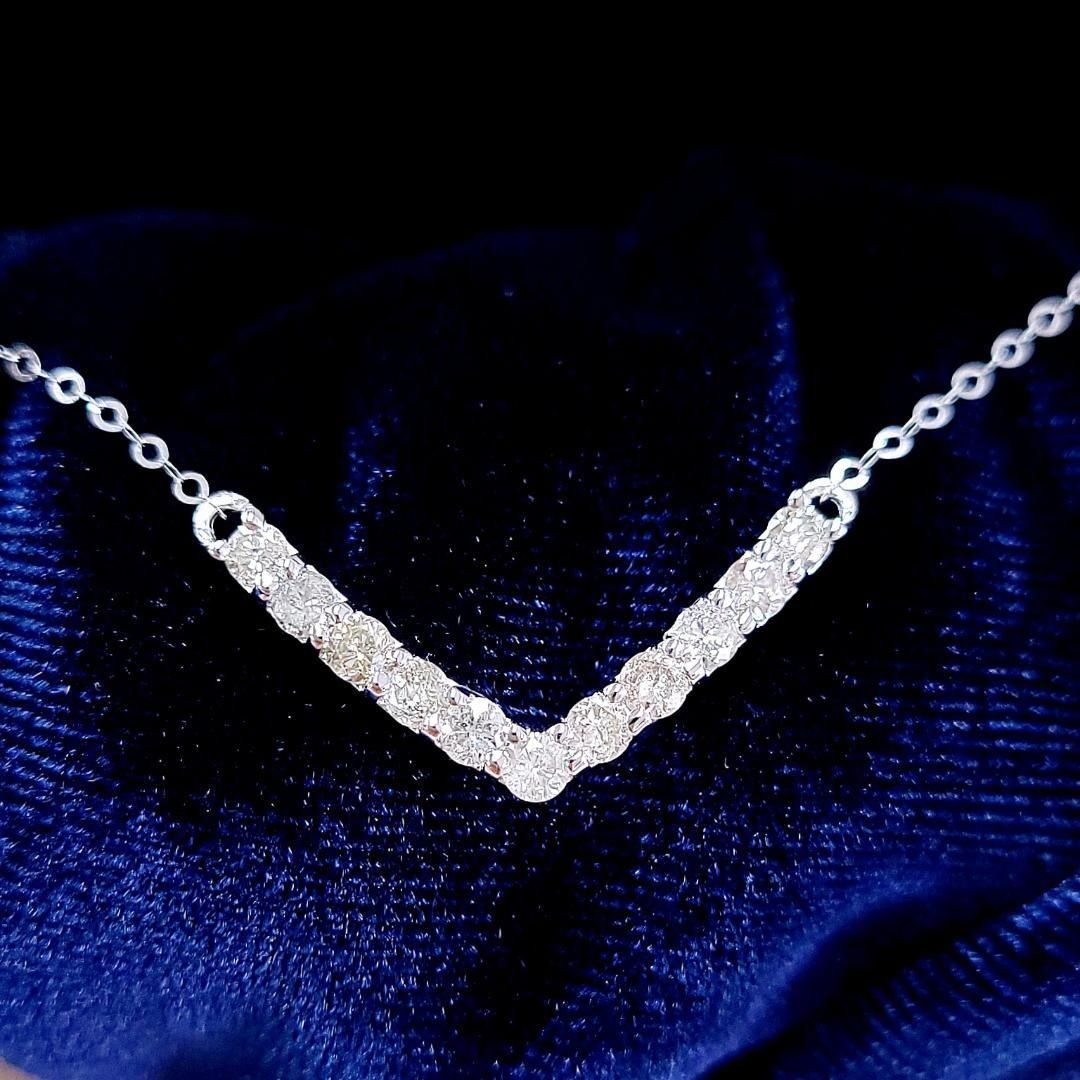 新品　鑑別書付K18WG ダイヤモンドネックレス V字 0.5ct ダイヤモンド K18 WG ペンダント ネックレス 鑑別書付