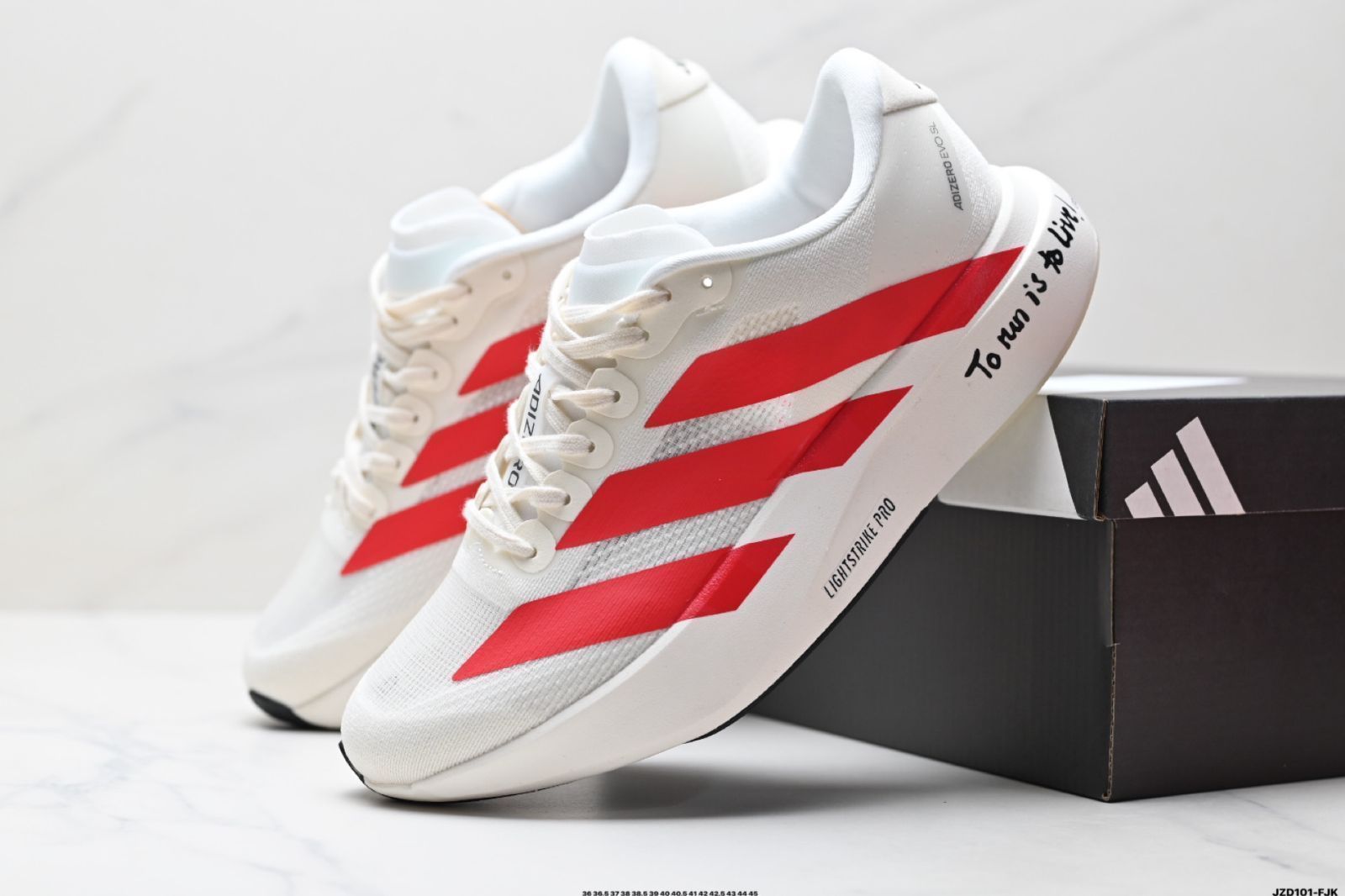 カジュアルランニングシューズ