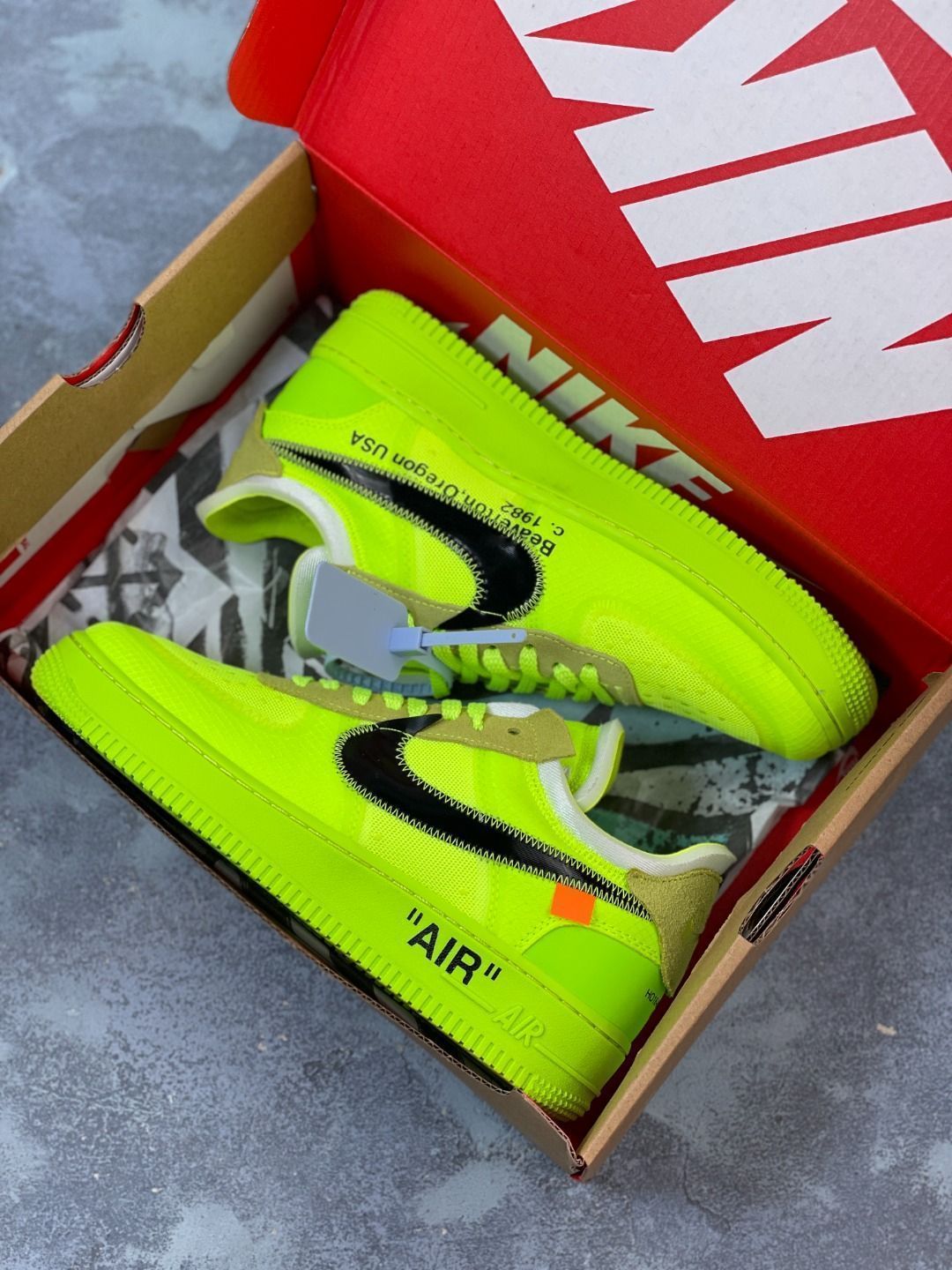 Off-White™ x Nike Air Force 1‘07 Low”Light Green Spark“スニーカー 並行輸入品