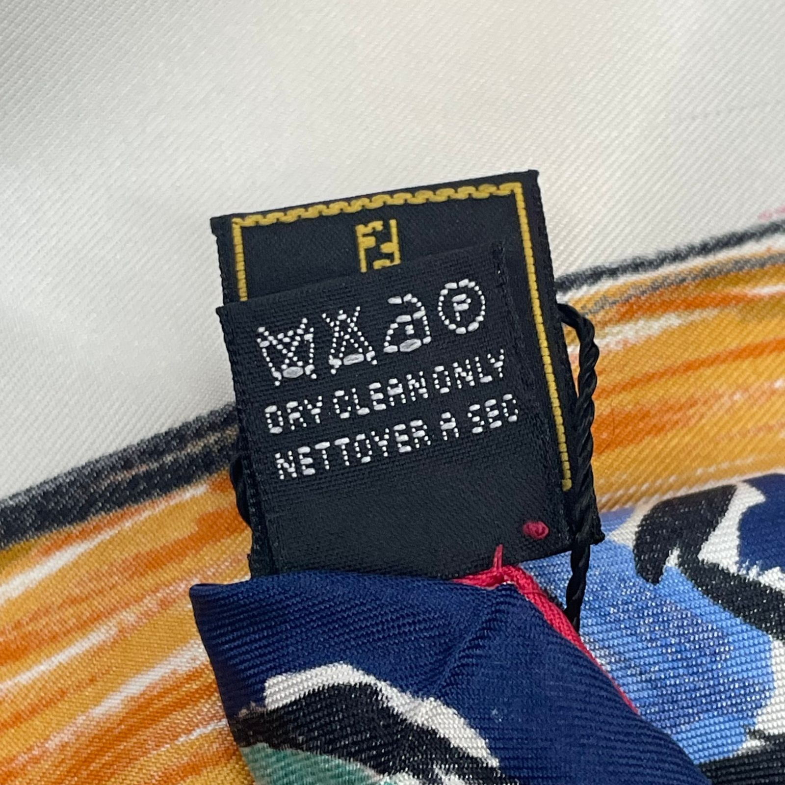 未使用品 FENDI フェンディ スカーフ 大判 シルク ロゴ 花柄 箱付き