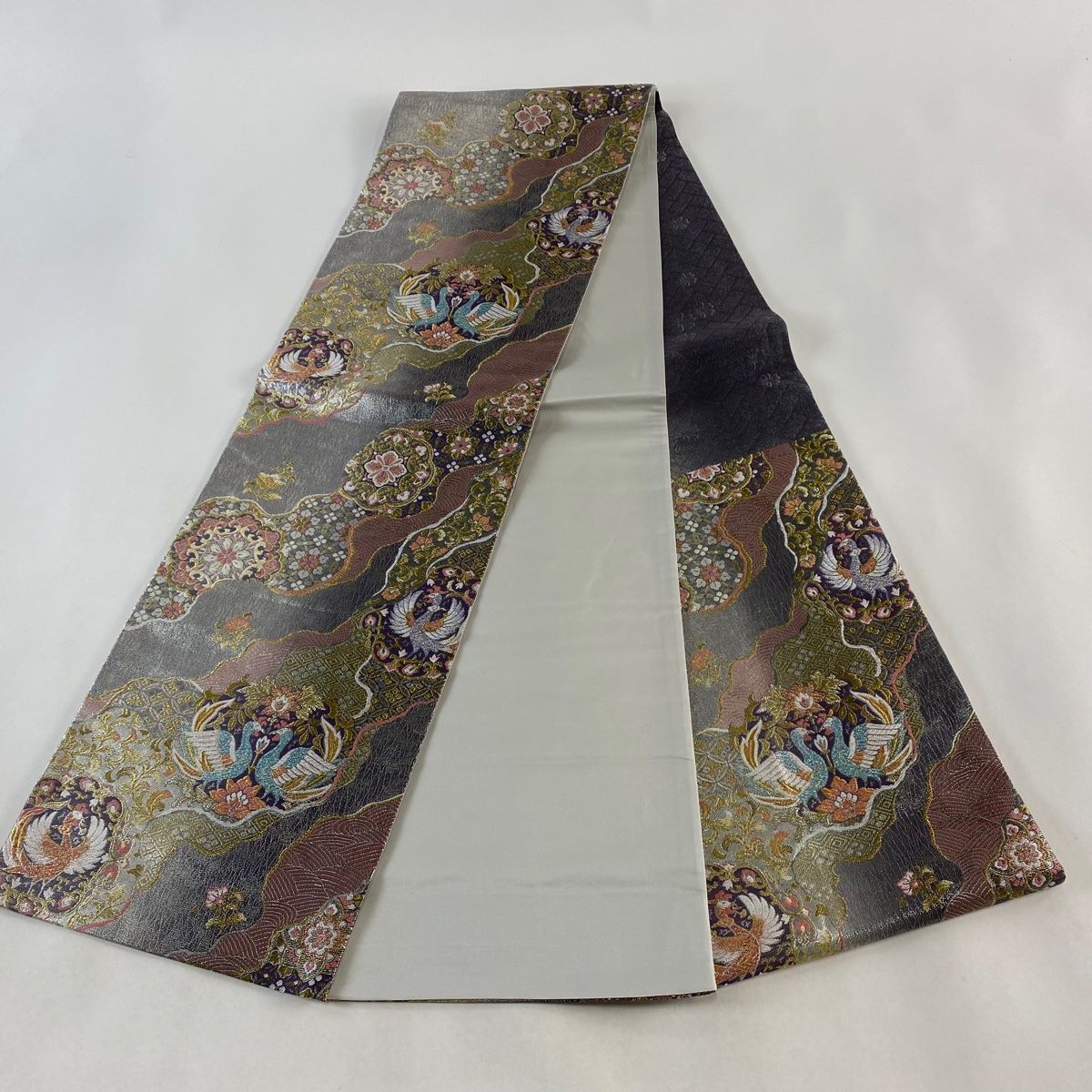 正絹袋帯向かい鳥花唐草 袋帯 美品 秀品 向かい鳥 花唐草 箔 唐織 銀色 六通 正絹 【中古