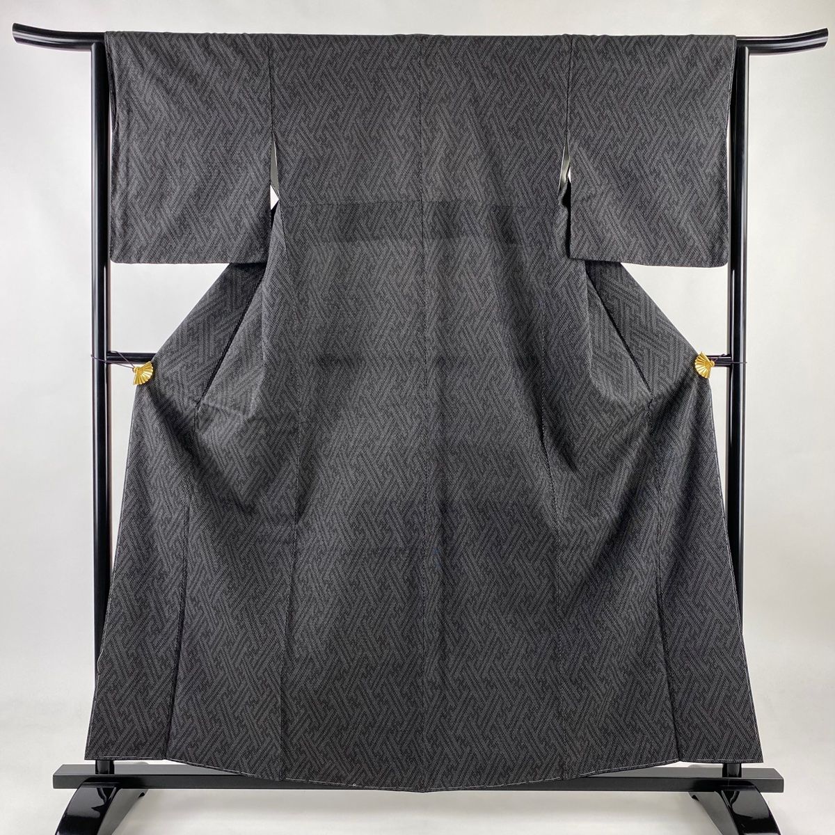 紬 身丈160cm 裄丈67cm M 袷 紗綾形 墨色 正絹 名品