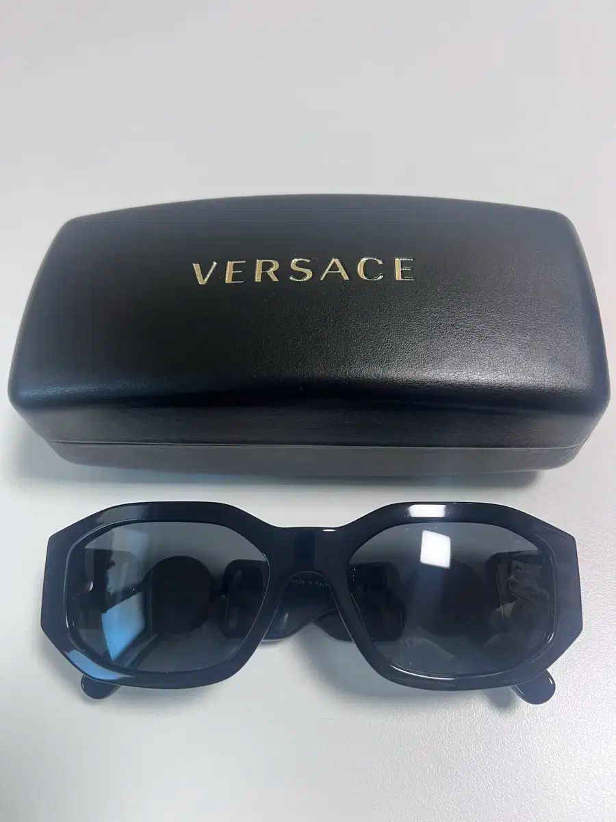 正規 絶版 ヴェルサーチ メデューサロゴ メタルダブルフレーム サングラス紫×黒 VERSACE - 正規 絶版 ヴェルサーチ メデューサロゴ メタルダブル