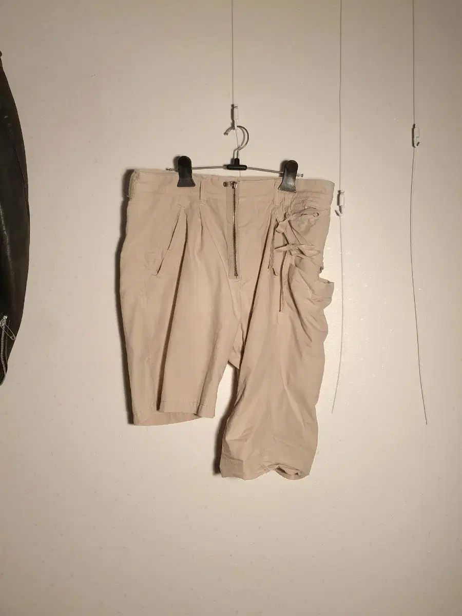 The viridi anne zip half pants