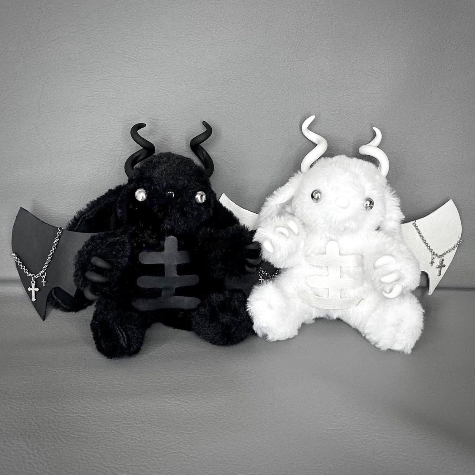︎ Rabbit×Devil  White.Black ︎