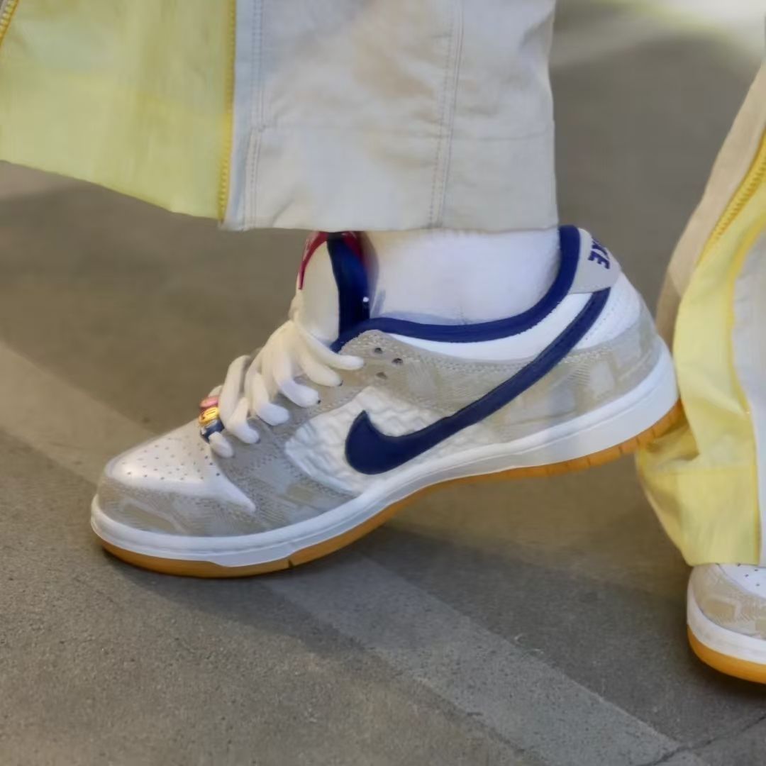 ナイキ SB DUNK LOW PRM ライッサレアウコラボ スニーカーFZ5251-001 