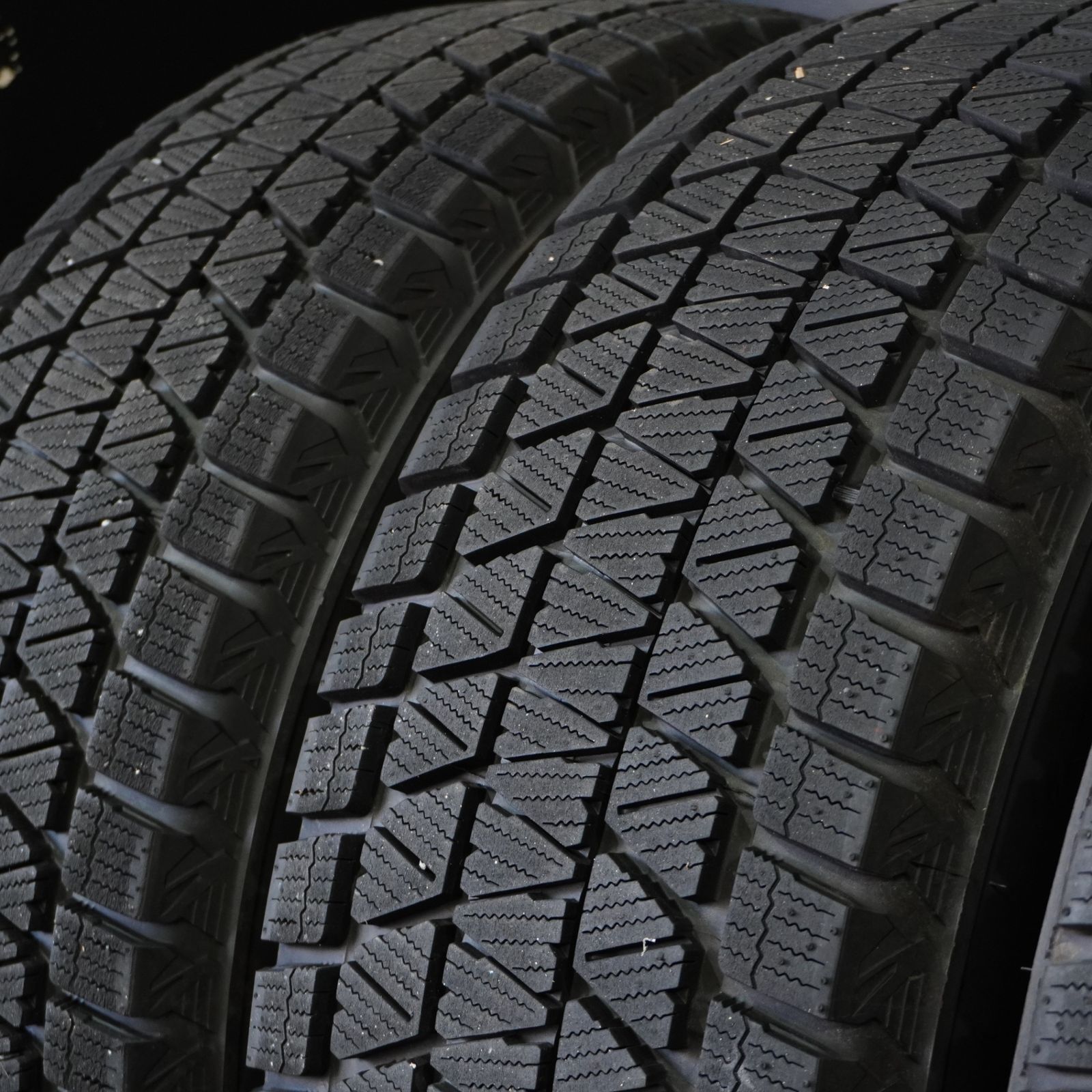 品質保証！ 超バリ山 ブリヂストン BLIZZAK DM-V3 X-Field 265 65R18 8J 55 139.7 6H 平座 4本 ランクル250 ランクル300等 お手頃価格