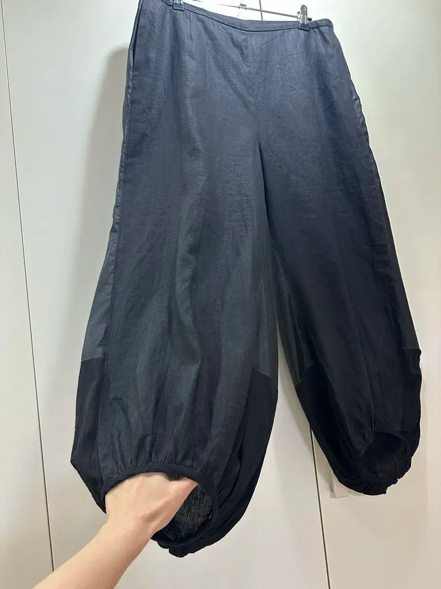 今回は isae 3 マッドソルトパンツ