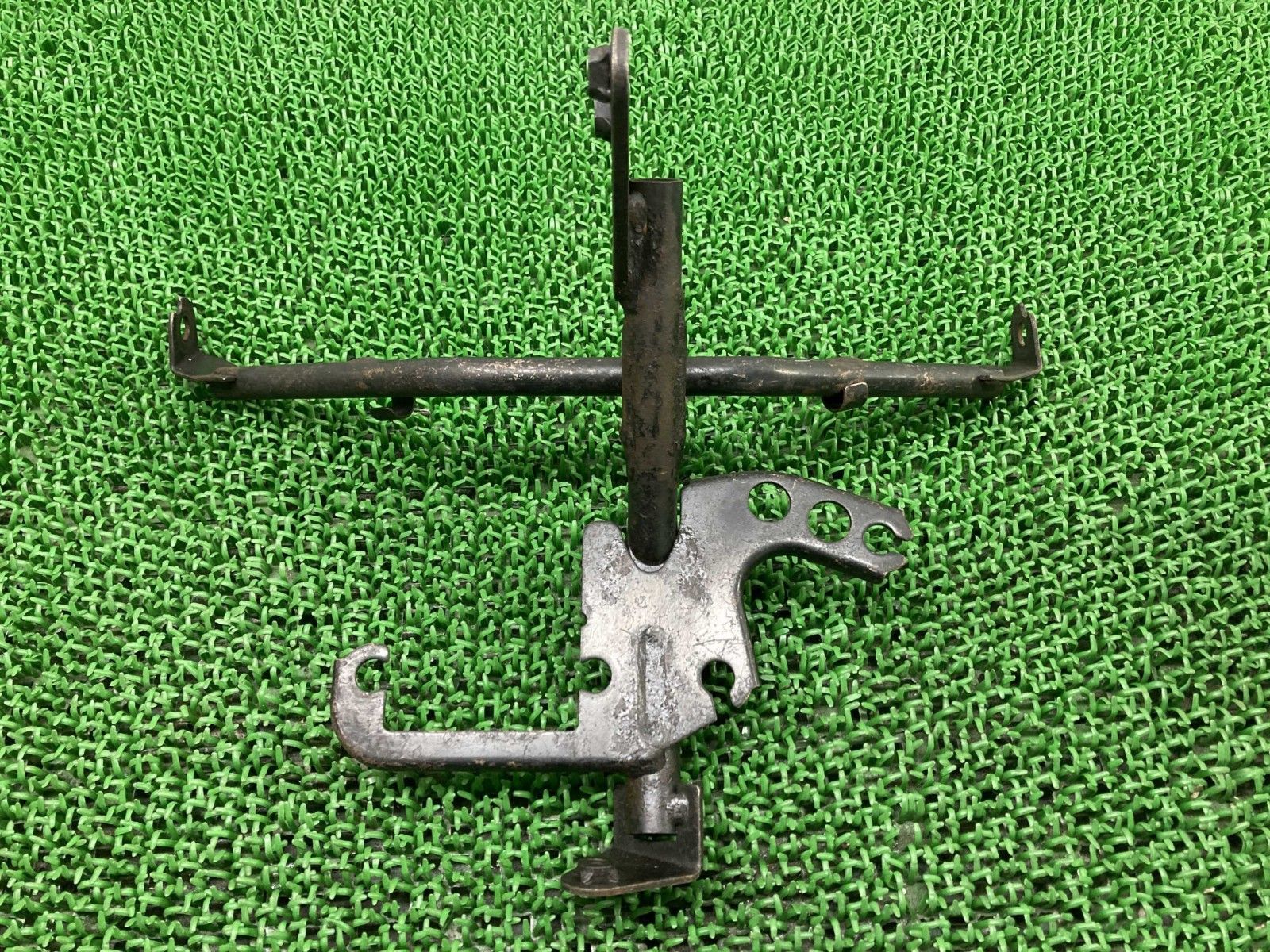 フロントカウルステー メーターステー