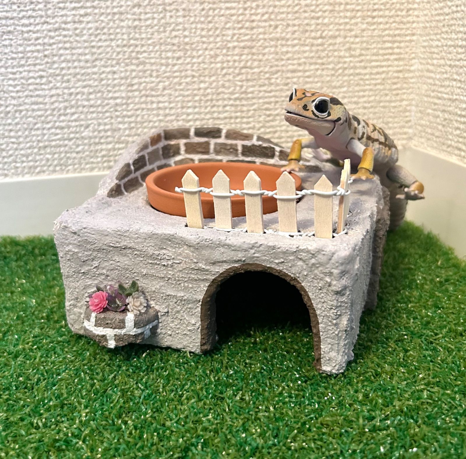 ウェットシェルター　爬虫類　レンガ ペット用品 爬虫類・両生類用品 レイアウト用品 日本国内発送・最短翌日お届けの商品写真