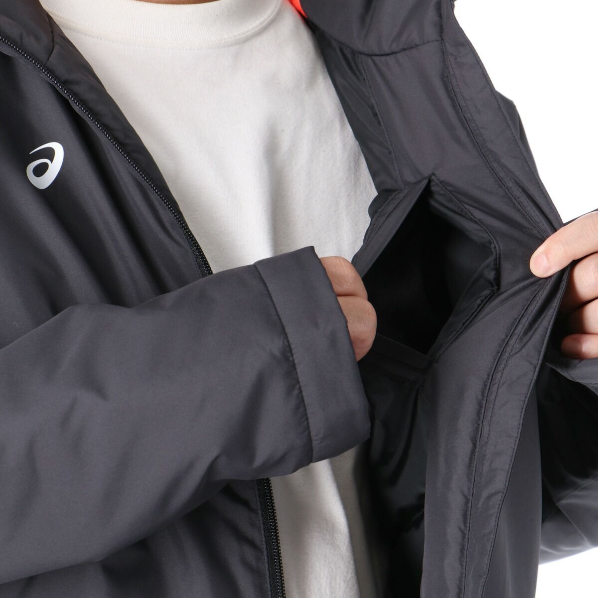 アシックス 中綿コート メンズ ブランド asics ロングコート ベンチコート 中綿入り フード付き フーディ 防風 はっ水 撥水 保温 冬 防寒 黒 2031F180 大きいサイズ 有 スポーツウェア トレーニングウェア スポーツ おしゃれ WHITEMONARCHHOTEL_COM