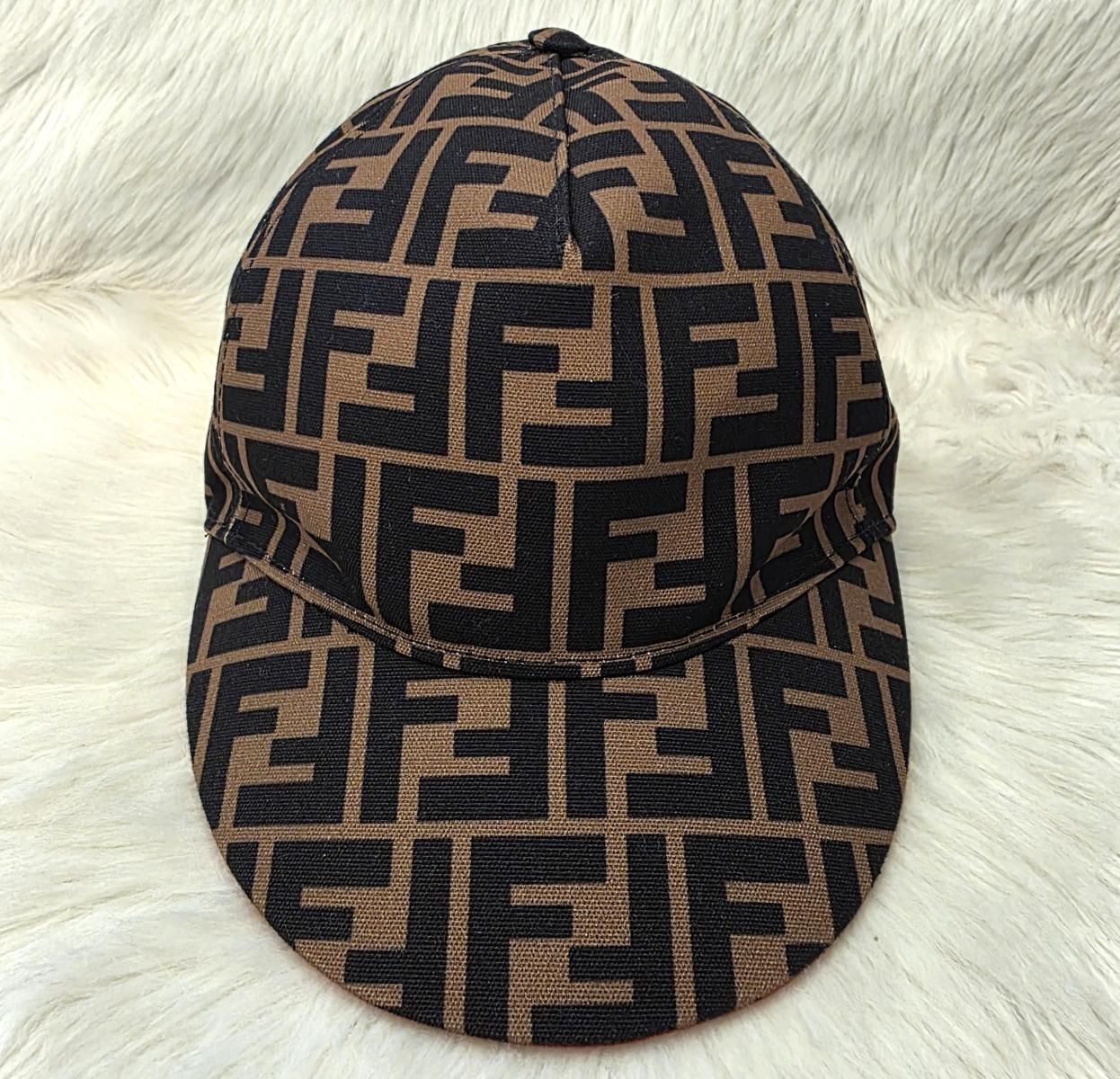 FENDI フェンディ キャップ 帽子 FFロゴ ズッカ柄 レザー 本革