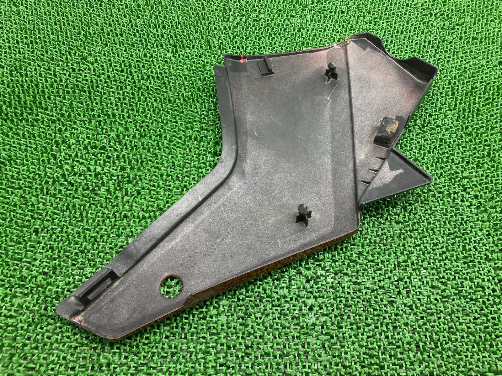 GS250FW サイドカバー 左 赤M 3840 スズキ 純正 中古 バイク 部品