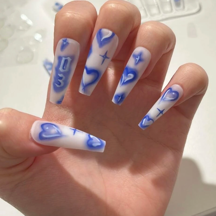 メルカリshops ブルーネイルチップギャルネイルストリートロングスカルプジェルハート囲み青ダイヤ白