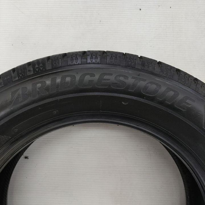 0T25033 スタッドレスタイヤ BRIDGESTONE ブリヂストン BLIZZAK VRX2 225 60R17 4本セット