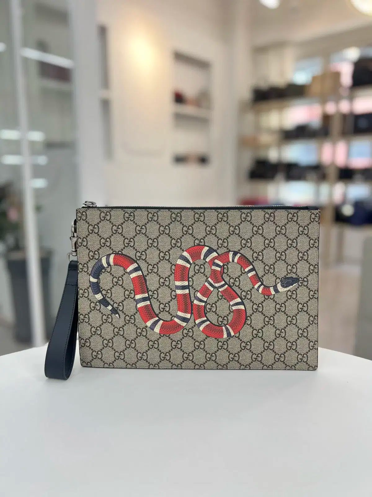 ブランド ルクソール 蔚山支店 GUCCI グッチ GG Supreme シュプリーム キングスネーク キャンバス クラッチ