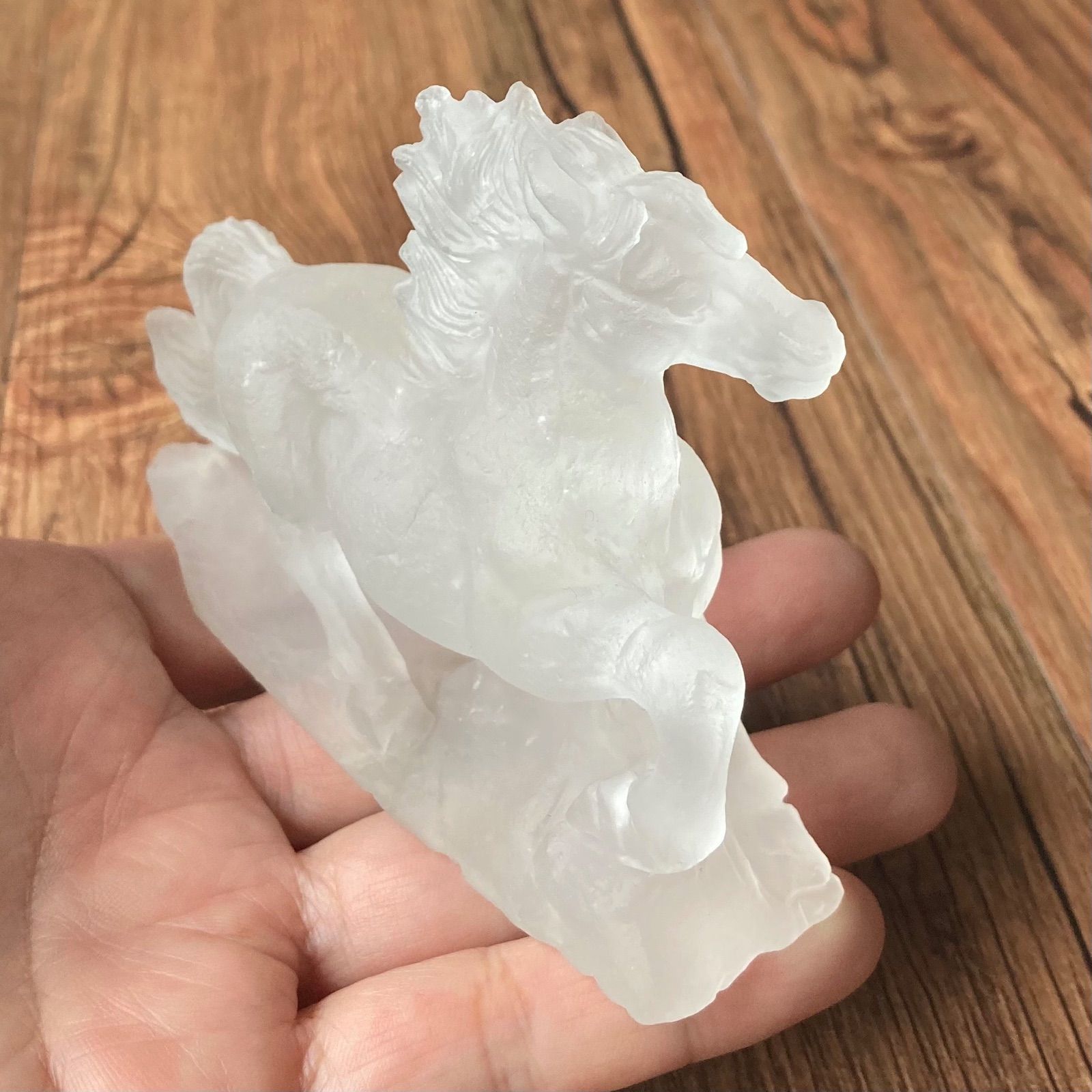 水晶艶消し白馬彫刻/天然石/パワーストーン www.esole.eu