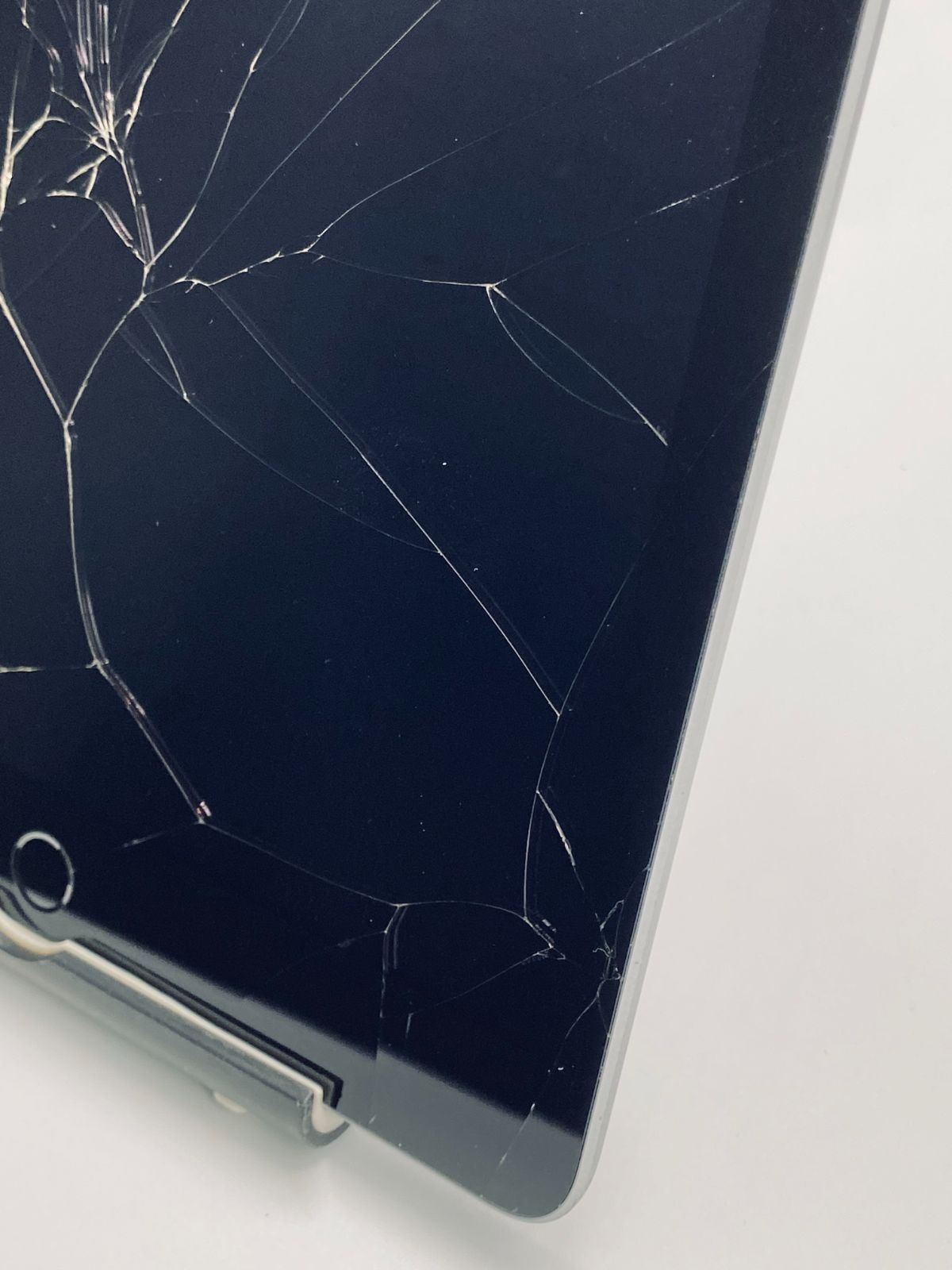 ジャンク品】iPad6 Wi-Fiモデル 32GB スペースグレイ - メルカリ