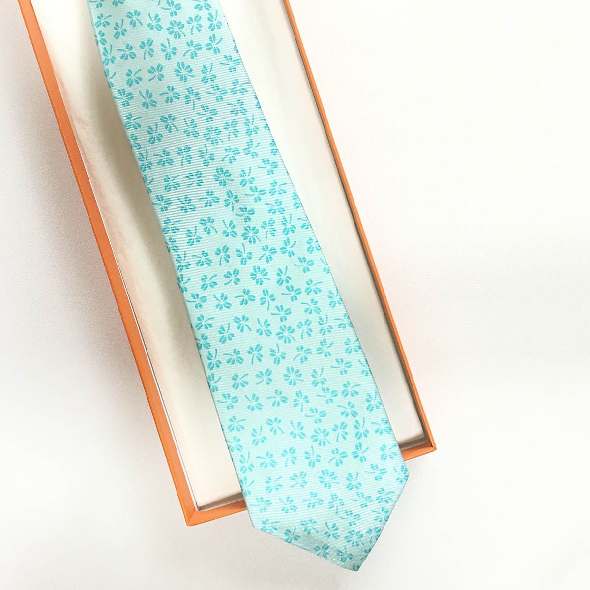 美品　HERMESネクタイ　ライトブルー系　フランス　シルク100％ 美品✨HERMES エルメス ネクタイ ライトブルー シルク100