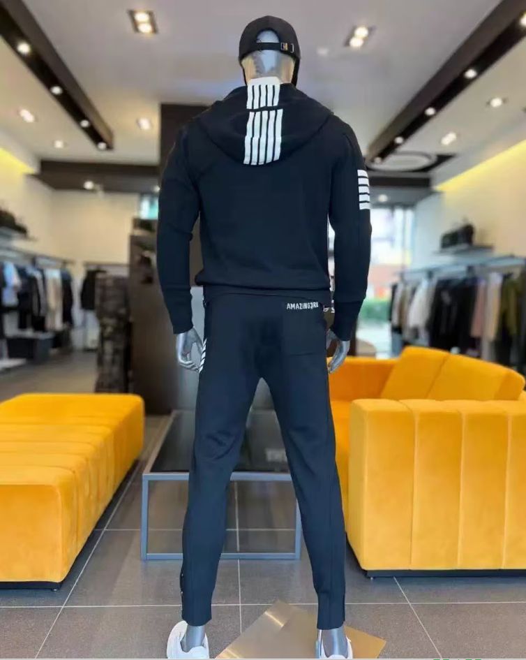 新品アメージングクリー AMAZゴルフメンズジャケット　黒 AMAZINGCRE(アメージングクリー) メンズ ゴルフウェア ジャケット 新品